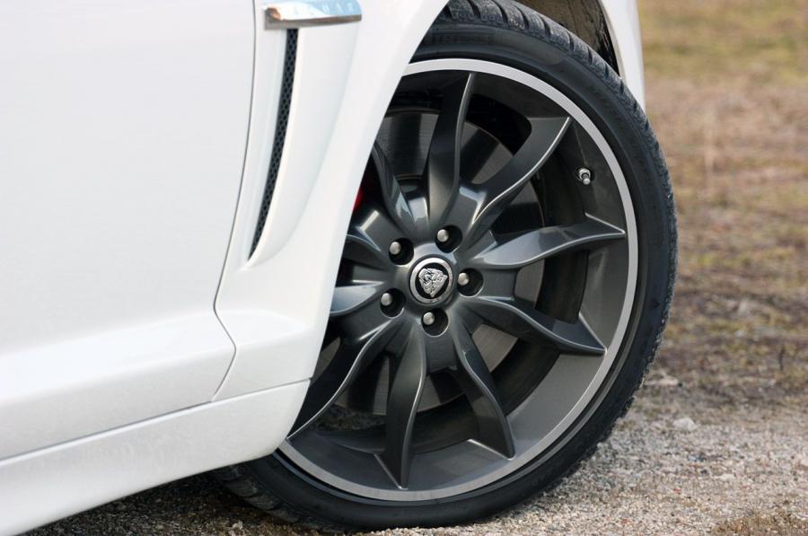  Jaguar XFR 2012 года  (фото 42 из 46)